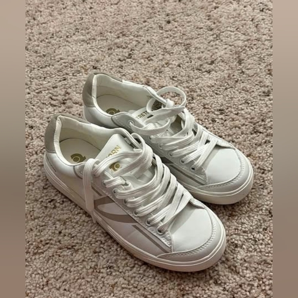 Tretorn women’s shoes, size 6.5 - Picture 1 of 4
